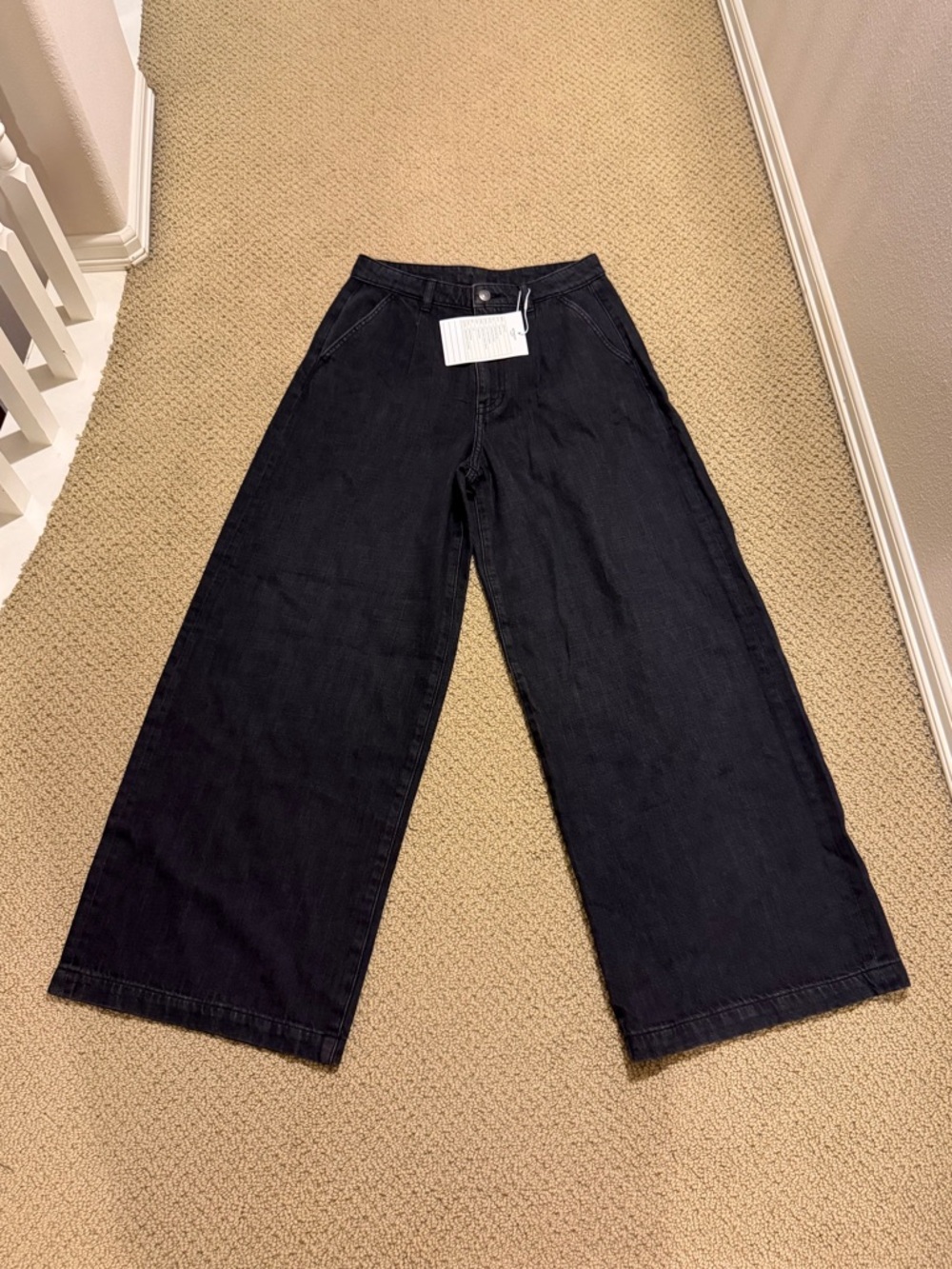 AmazonEssentials Pleated Wide Leg Jeans (Women’s Size 27)